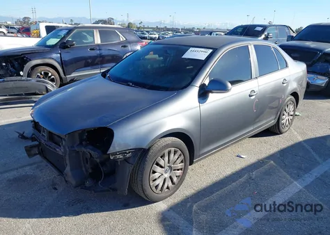 2010 Volkswagen Jetta S z USA, uszkodzony, nr VIN 3VWJZ7AJ7AM034782